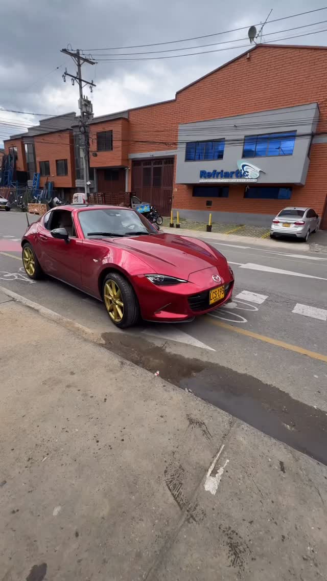 🚗💦 ¿Sin turnos? ¿Sin personal? ¿Mucho trabajo acumulado? 😩
Tranquilo… llegó la solución ⚡
✨ Flash Wash de B-Max ✨
El lavado rápido que está cambiando el juego 🔥
✔️ Lava en solo 5 minutos ⏱️
✔️ No necesitas estregar 🚫🧽
✔️ pH neutro, seguro para tu vehículo 🛡️
✔️ Ideal para lavaderos y detallado 🚗✨
💡 Más rápido, más fácil, más rentable
🔥 Dale a tu negocio la velocidad que necesita
#bmax #FlashWash #LavadoDeAutos #CarWashColombia #Detailing LavadoRapido