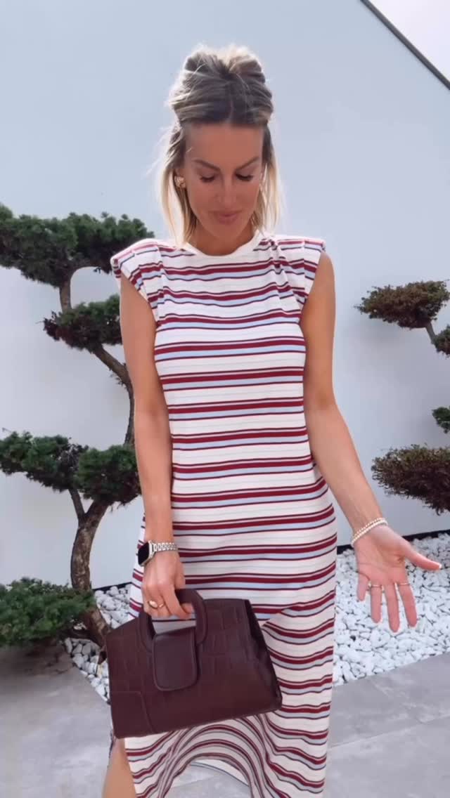 ✨ DE jurkjes waar je élke dag goed mee bent ✨
Onze nieuwe shirt dresses zijn binnen in 2 kleuren… en geloof ons: deze gaan vliegen 🚀
Casual, comfortabel én toch meteen een complete look. In de video toon ik jullie beide kleuren, styling met jasje én alle maten/prijzen 🤍
Welke kleur kies jij? 👇 Team 1 of Team 2? 😍