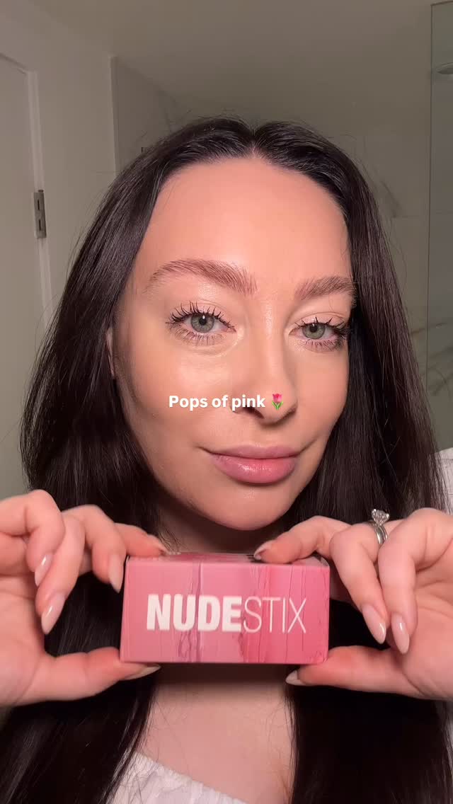 Pops of pink for spring 🌷 @nudestix
Genuinely Nudestix blushes are one of the best ones on the market, they are also Canadian 🇨🇦 This three-piece mini blush limited-edition kit features bestselling shades:
Naughty N’ Spice (neutral deep rose),
Bare Back (neutral nude pink),
Cherie (neutral nude coral-rose)
Available now during @sephoracanada spring sale!
#makeuptutorial #nudestix #sephorasale #gifted