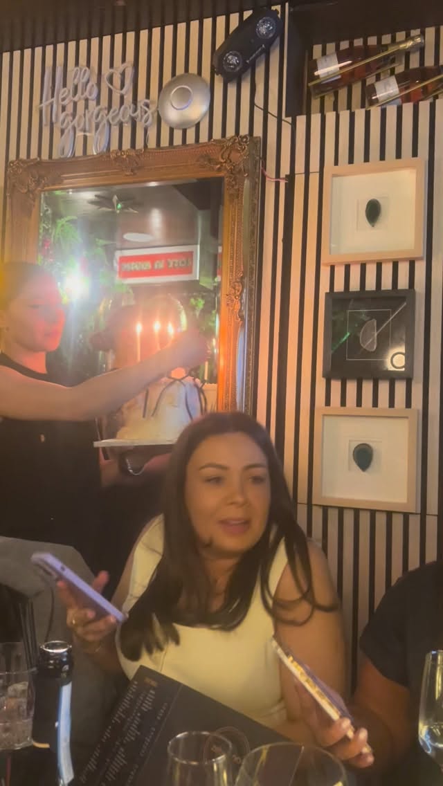 Happy birthday @laura_cox_18 🎊🍾🥂❤️ @zebrano_brentwood