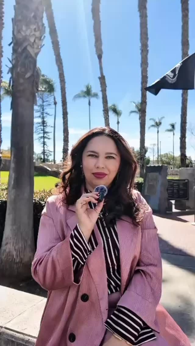 Invertir en tu marca es una decisión estratégica.
Es entender que tu imagen, tu mensaje y tu presencia hablan por ti incluso cuando tú no estás en la sala. Es apostar por crecer, por posicionarte y por dejar de improvisar.
Porque cuando tomas en serio tu marca, otros también lo hacen.
✨ La pregunta no es si puedes invertir… es cuánto tiempo más vas a esperar para hacerlo.
📩 Escríbenos y empieza a construir una marca que sí te represente. #socialmediaagency