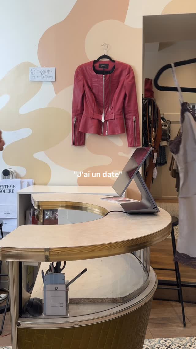 Que ce soit pour un date, un anniversaire, un mariage ou encore un entretien d’embauche, on sélectionne chaque semaine les plus belles pièces vintage pour votre plus grand bonheur 🫶🏼
Rendez-vous dans nos trois boutiques à Paris pour les découvrir !
#boutiquevintage #boutiquevintageparis #friperieparis friperie parisienne bonne adresse shopping Paris vêtements vintage Paris