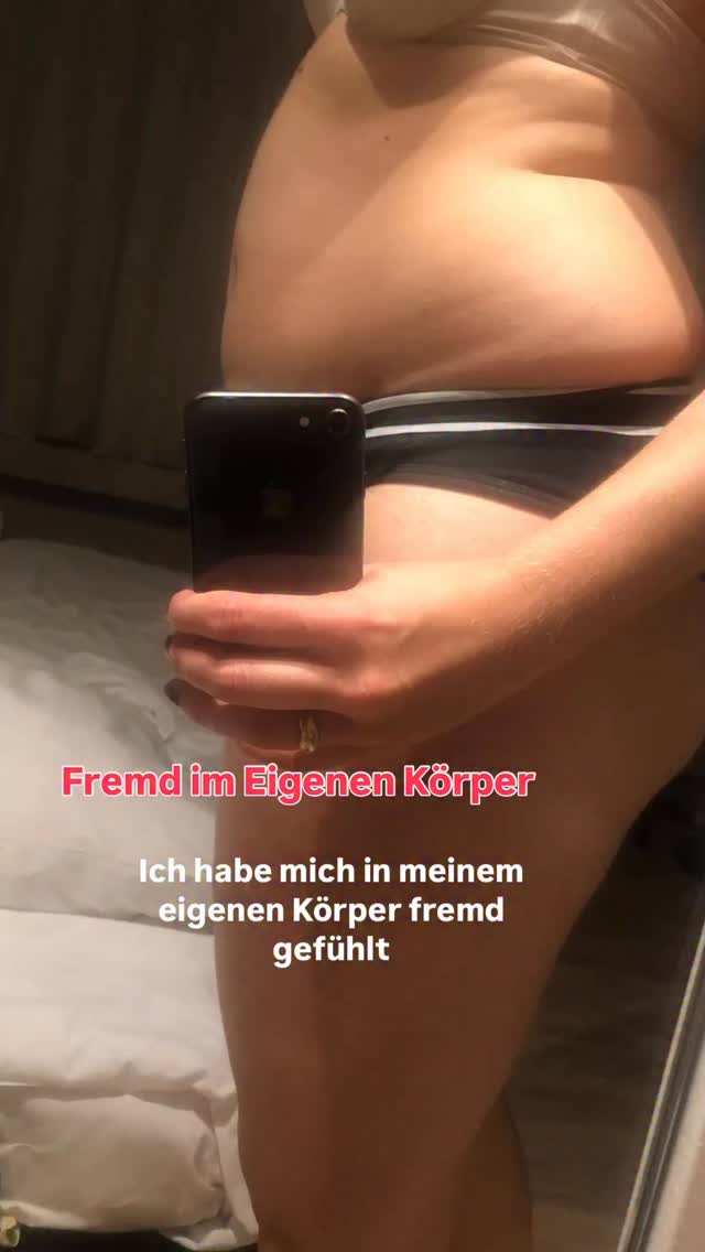 Die meisten denken, es geht einfach nur um einen flachen Bauch. „Mach nicht so ein Drama, bisschen Ernährung, bisschen Sport - easy.“
Aber das ist nicht das eigentliche Problem.
Es ist dieses Gefühl…keine Kontrolle mehr zu haben.
Sich instabil zu fühlen. Sich selbst nicht mehr richtig zu spüren. Sich unwohl in der eigenen Haut zu fühlen, macht auch etwas mit deinem Kopf…
Und genau das belastet so viele Frauen, nur spricht kaum jemand darüber.
Im Webinar am Donnerstag gehen wir genau dahin:
Wir sprechen darüber, was wirklich hinter diesen Symptomen steckt und warum dein Körper so reagiert. Wenn dein Bauch über den Tag mehr wird, du dich aufgequollen und dick fühlst, wie im 5. Monat aussiehst, keine Kontrolle über deine Mitte hast (das ist ein Symptom von 13, die wir am Donnerstag Abend besprechen) , dann bist du bei uns genau richtig.
Wenn du dich wieder verbunden fühlen willst:
Meld dich über den Link in meiner Bio an. ✨
Wir freuen uns dich persönlich kennenzulernen.