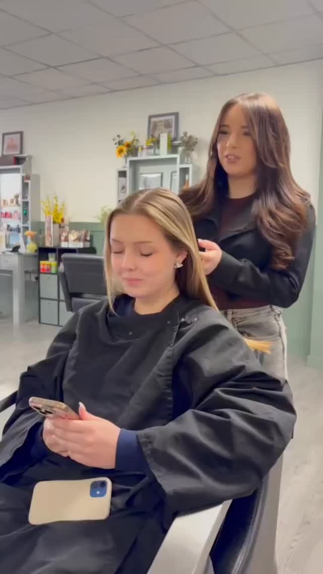 Great hair never starts at the mirror — it starts with a conversation ✨
Before a single pin goes in, Tyler takes the time to understand the full picture… your hair type, face shape, outfit, and how you want to feel when you walk out the door. Because a hair-up isn’t just about styling — it’s about creating something that fits you.
No rushed decisions. No one-size-fits-all. Just thoughtful, tailored work from the very start.
#consultation #hairupstyling #salonexperience #thehairhouse #tailoredhair #stylistlife