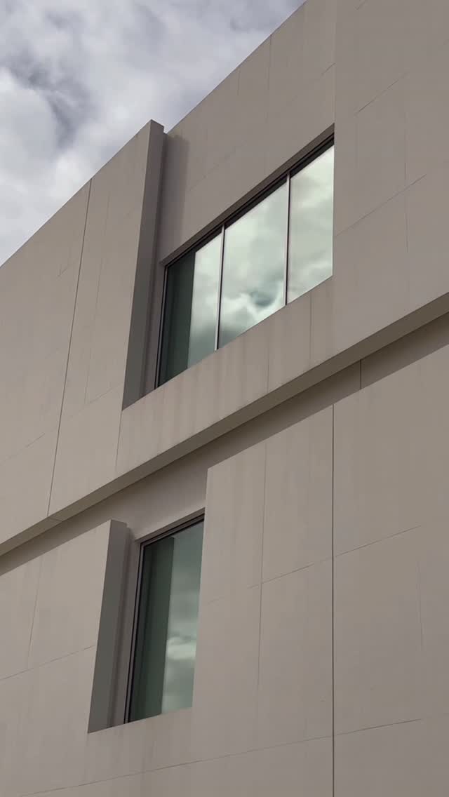 Sukienka RENE w dwóch różnych stylówkach.
Miejskiej i bardziej classy. Która bardzie Wam się podoba? A może macie na nią inny pomysł? 💡