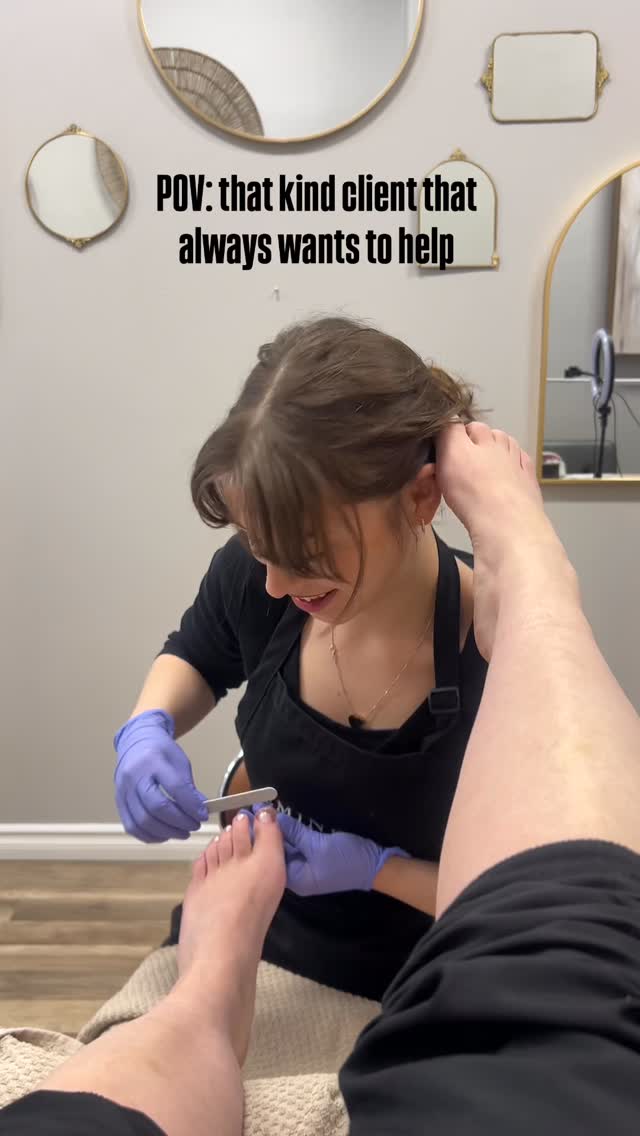 Your kindness is always appreciated- but weâve got it under control! You can just relax and enjoy your service ððð»â€ïž
#estheticianhumor #estheticiancommunity #bowmanvillespa
