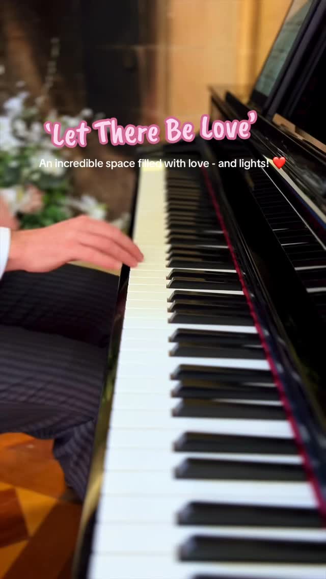 I was invited to the finale day of this amazing wedding, to provide classic smooth cocktail ambience for the arrival drinks - but frankly I enjoyed getting to see a bit of the incredible evening celebration. And yes, wedding merch is a fantastic idea!
🎵I’m playing: Let There Be Love - Natalie King Cole (Tim’s Wedding Piano version)
Appearing in this video:
@abstraktsoundsofficial
@xo.bars
@johalcatering
@beatasylum
@renaissance_kelham
@km_stationeryanddesign
@rosetoneeventfurniture
@bethanyrebaevents
#weddings #weddinginspo #weddinginspiration #weddingvibes #weddingmusic #weddingvibes❤️ #weddingvibes💍 #realweddingmoments