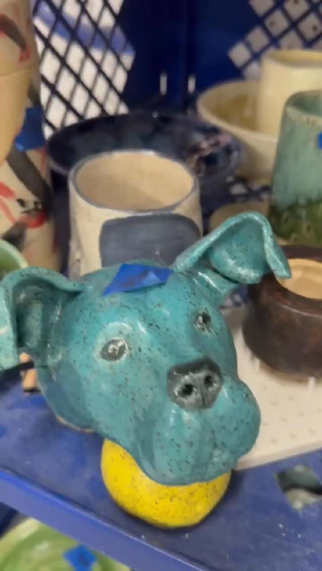 This shelf is doing a lot right now.
A mug with strong opinions.
A plate you could stare at for a while.
And a dog that looks like it might take off if you give it a minute.
Every piece came from a different idea, a different approach, a different kind of day in the studio.
You donāt just walk past this without slowing down.