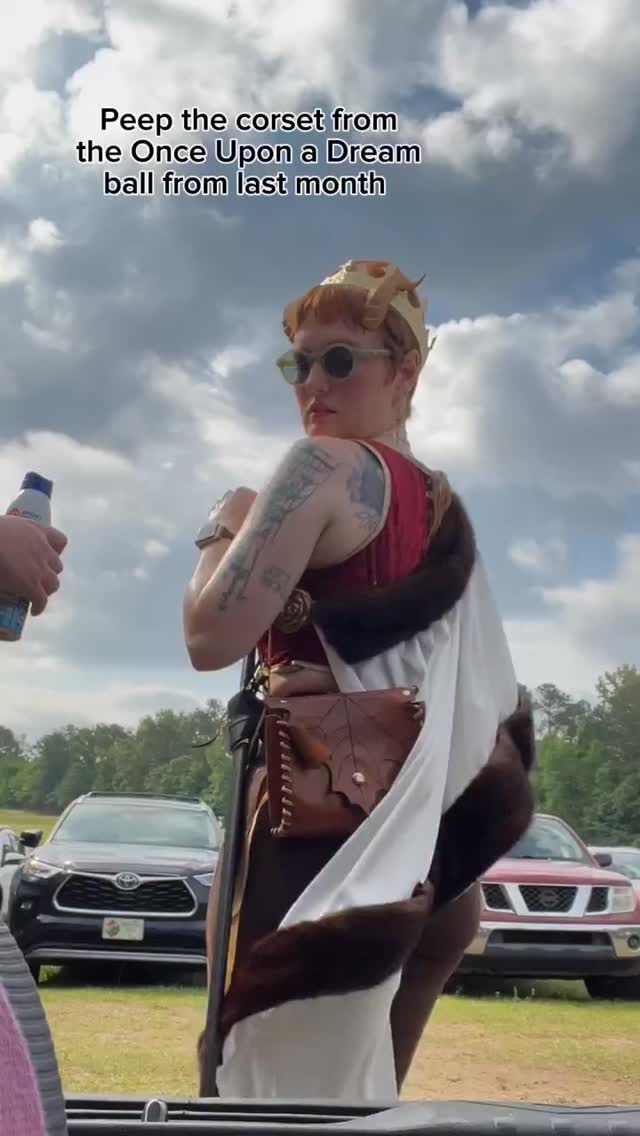 **This is a repost, some information may be out of date or incorrect**
So happy to have had such a good first trip to the Georgia Renaissance Festival this season!
🏰
My goal is to try food I haven’t tried at the faire before, and I’m going back twice again this year so let me know what your favorite snacks are there!
🏰
Next time we’re definitely hitting up the joust first, and we won’t be missing the Washing Well Wenches, but that’s the joy of going multiple times a year, you get to see all of the shows you want!