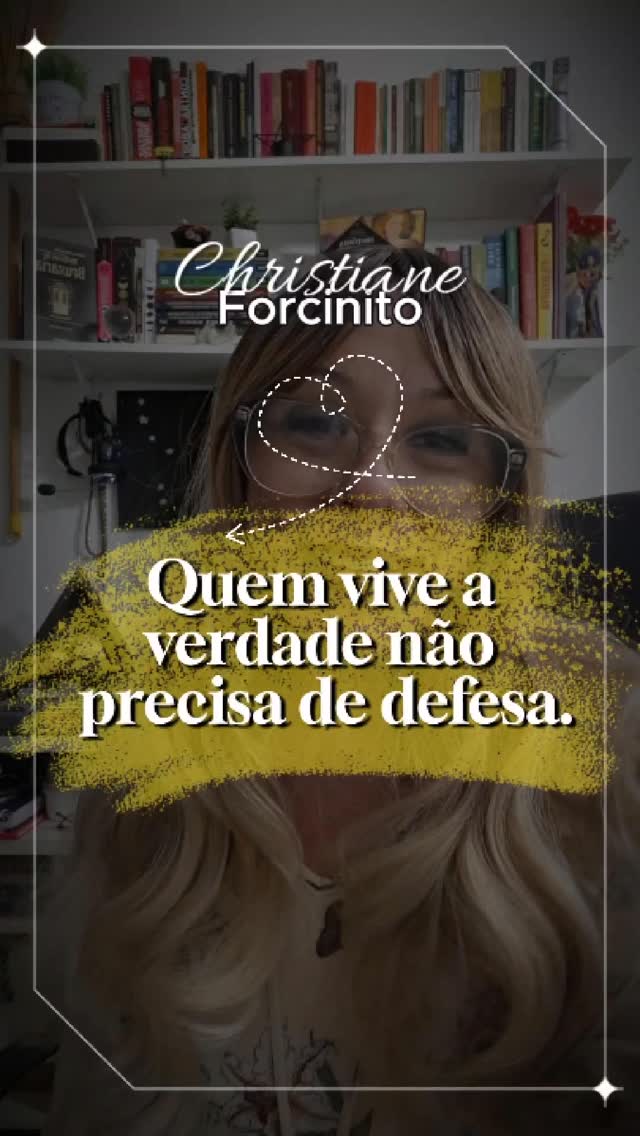 Tem gente que se incomoda demais com quem não consegue mais controlar. E quando a carapuça aperta, até a fofoca vira tentativa de defesa.
#tarot
