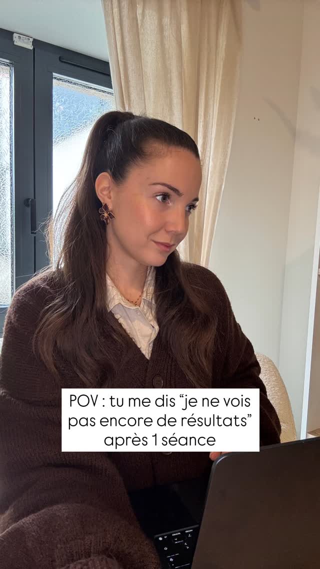 Alors qu’en 1 heure, il est passé de :
“Je vais tenir encore un an” à “En fait… je peux arrêter maintenant.”
Je t’explique 👇
Il n’y a pas longtemps, j’ai accompagné un sportif et entrepreneur.
Il m’explique qu’il veut arrêter son activité… dans un an.
Mais en creusant, je comprends autre chose :
il n’a déjà plus envie.
Son activité ne lui correspond plus. Elle lui génère du stress, de la pression… et ce n’est plus aligné avec qui il devient.
Alors je lui pose une question :
“Qu’est-ce qui t’empêche d’arrêter après tes vacances dans 2 mois ?”
Il me regarde… et il me dit : “Rien.”
En une heure, il est passé de : “encore un an”
à “je peux arrêter maintenant.” 😁
#preparationmentale