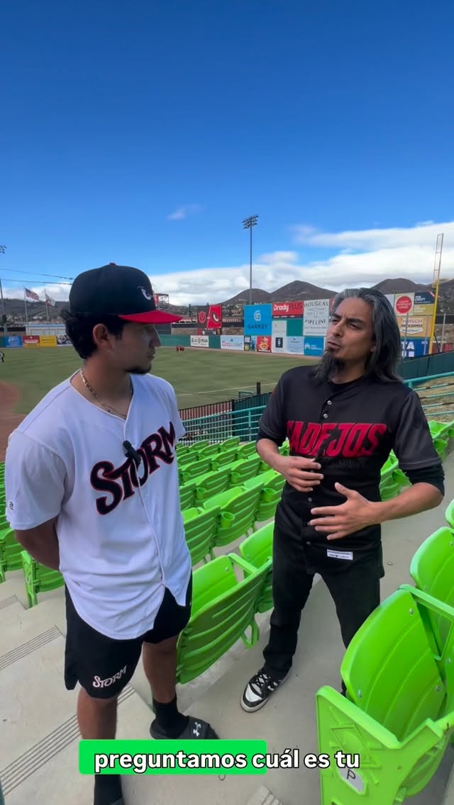 📚💡 Abril es Financial Literacy Month…
y este consejo viene desde el corazón ⚾👇
Con Jesús Castro 🙌
🇲🇽 De Sinaloa, México
⚾ Pitcher con mentalidad clara
Le preguntamos…
👉 ¿Cuál es tu Próspero? 💭
Y lo dijo así… 💯
🌎 Disfrutar la vida
👨👩👧 Viajar con su familia
⚾ Y jugar béisbol
Eso es propósito 💚🌱
👉 ¿Su primera lección de dinero?
💰 Ahorrar desde niño
👉 ¿El mejor consejo que ha recibido?
📈 Invertir
🏡 Bienes raíces
📊 Mercado de valores
Porque no se trata solo de ganar…
👉 se trata de crecer tu dinero 🚀
⚾🎉 Nos vemos April 23 en Prosperity Fest
y mira TODO lo que vamos a regalar 👀🔥
🎁 Giveaways
✨ Recursos
💚 Comunidad
No te lo pierdas 💯
¿Cuál es tu Próspero? 💭
👇 Comenta “STORM” para info