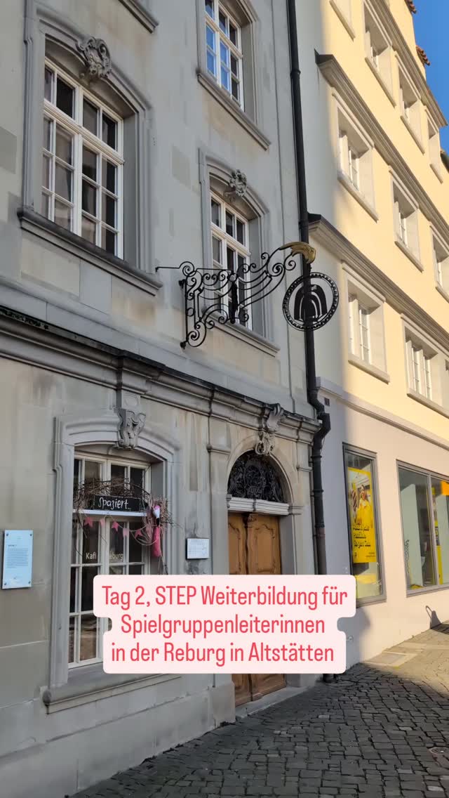 Am Samstag fand der zweite Tag der STEP Weiterbildung für Spielgruppenleiterinnen im Familien- und Begegnungszentrum in Altstätten statt. Diesmal ging es um Kommunikation, Kooperation und Konflikte. Besonders spannend fanden die Teilnehmenden, was Kinder aus Konflikten alles lernen können.
Dank dem Verein Gleichwertig und der Josef Wagner-Stiftung ist die 4-tägige Weiterbildung finanziell subventioniert. Möchtest du das nächste Mal auch dabei sein? Die neuen Termine in Altstätten mit Start im Oktober 2026 findest du auf meiner Webseite www.bettermut.ch oder direkt beim Verein Gleichwertig auf www.vereingleichwertig.ch
