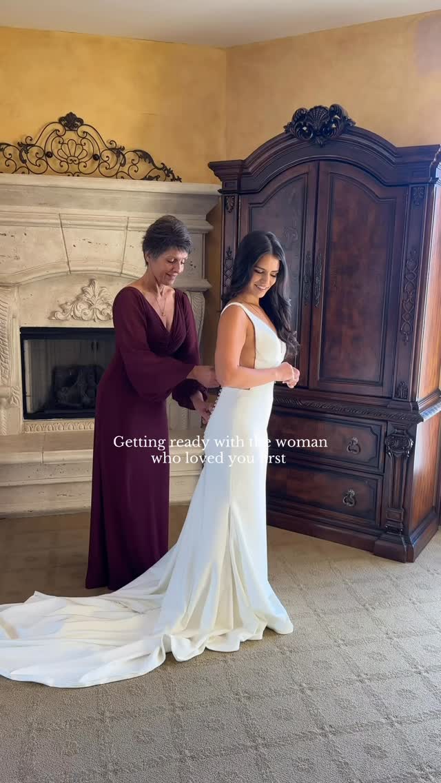 There’s something so special about getting ready with your first best friend 🤍✨
#azweddingcontentcreator #arizonawedding #arizonaweddingcontentcreator #gettingready #brideandmom