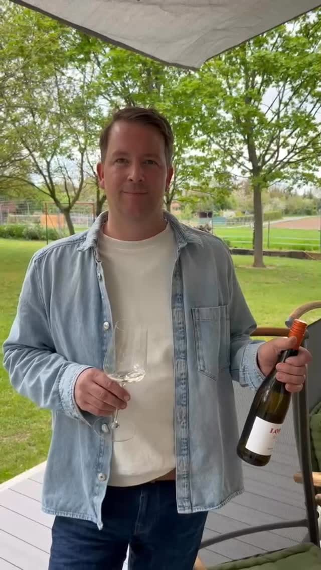 MASTERCLASS- HOFFRÜHLING 🍾🌸
Am 25.04. ab 16 Uhr laden wir euch zu einer besonderen Masterclass ein! 🍾
Verkostet gemeinsam mit Uli eine Stunde lang den neuen Jahrgang und entdeckt unsere Weine ganz intensiv. 🍷
Anmeldung per DM oder an info@lorenzwein.de
Wir freuen uns auf euch – im Anschluss wird gemeinsam gefeiert, mit Livemusik von @gitarrenkombo_vogelfrei ! 🤩🙌🏼
#lorenzundsoehne #wein #weinfest #badkreuznach #weingut