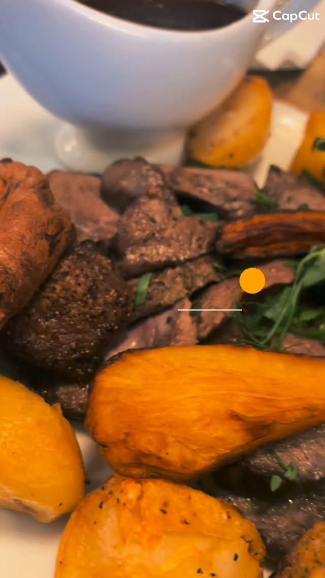 Have you booked your Sunday Roast yet?
😍