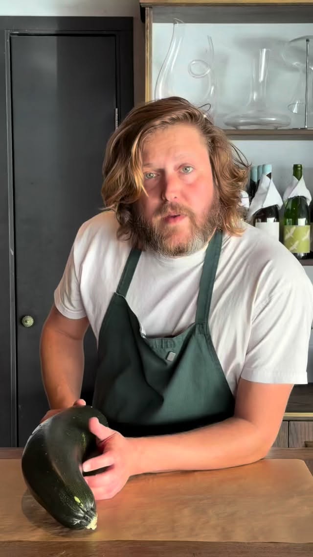 חוזרים מחר ואיתנו מנה נפלאה של - שרימפס קסטינה, ציר עוף, לימון, חמאה וספגטי קישוא, פאן גרטטה וצ׳ילי.