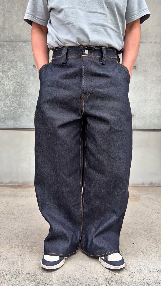 From hand to form.
Every press defines the silhouette.
Made in Kojima, Japan.
#madeinjapan #denimfactory #japanesedenim