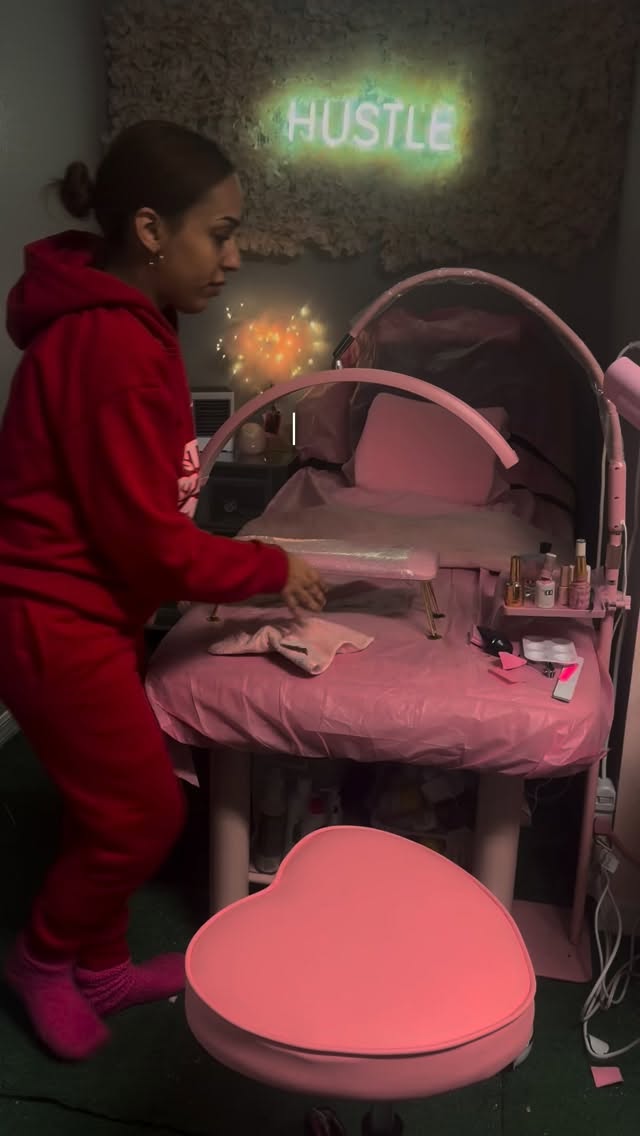 Itโs crazy to think that one signature service completely changed the way I run my business.
My most popular pedicure setup didnโt go viral by accident. Itโs the intention behind it, the results, and the experience my clients receive every single time. This isnโt just a pedicureโฆ itโs a transformation.
I created this service to focus on real nail health, precision, and a luxury experience without the outdated soaking method. Every step is designed to be clean, detailed, and results driven. Over time, my clients didnโt just come for pretty feetโฆ they came for consistency, education, and confidence.
Thatโs what keeps my books full.
Iโm not relying on trends or chasing content just to stay visible. My work speaks for itself, and my clients do the marketing for me through their results, their referrals, and their loyalty.
This service has helped so many women feel confident again, whether itโs restoring the health of their nails or simply giving them a moment to feel cared for. And thatโs something I donโt take lightly.
When you build something with intention and purpose, it will always make room for you.
๐Comment โlinkโ for details on the setup
๐Comment โlearnโ to bring this viral service to your city and elevate your business
๐
Comment โbookโ to book the experience
๐ฆ๐๐ข๐ฃ, ๐๐๐๐ฅ๐ก & ๐๐ข๐ข๐โด๏ฟฝ www.beautyandthetea.com ๏ฟฝ๏ฟฝ๐๐๐ฐ๐ค๐ข๐ต๐ฆ๐ฅ ๐ช๐ฏ Orlando, ๐๐ญ 32835
๏ฟฝ#pedicure #toebbl #pedicures #WaterlessPedicure #orlandonailtech