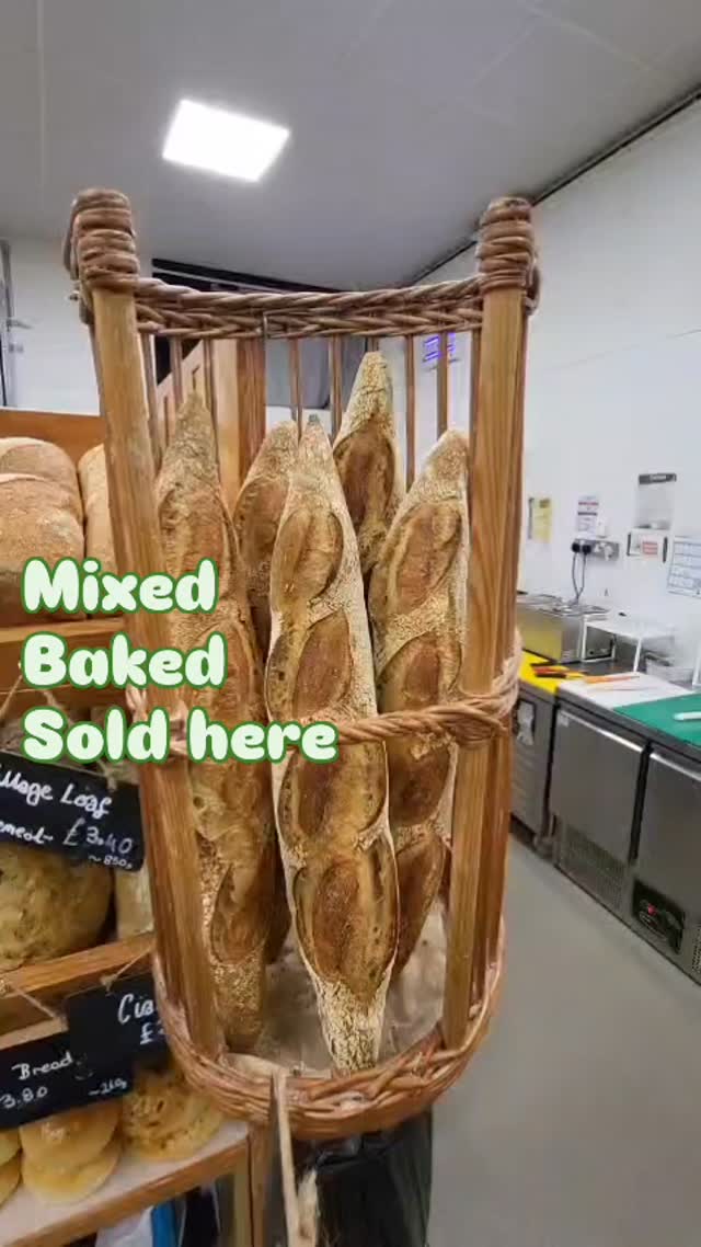Sourdough baguette combines the iconic, long shape and crunchy crust of a French classic with the tangy, complex flavour and digestive benefits of slow fermentation #madefromscratchwithlove❤️ #artisanbakery #suportlocal #indepentantbakery #suportlocal