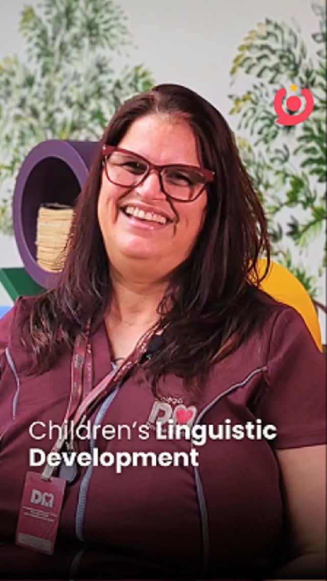 A teacher Suzy, do @colegiodivinomestre, falou sobre o desenvolvimento linguístico dos alunos com o ensino bilíngue da Simple Education. Confira! #SimpleEducation #VersoEducação #ColégioDivinoMestre #EnsinoBilíngue
