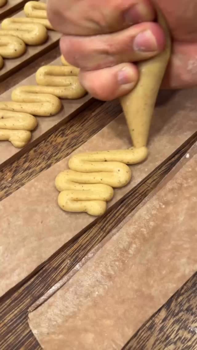 Kinder bueno pain suisse!.
.
Nuestro nuevo menú de abril trae deliciosos panes, nuevos sabores, texturas y combinaciones increíbles!.