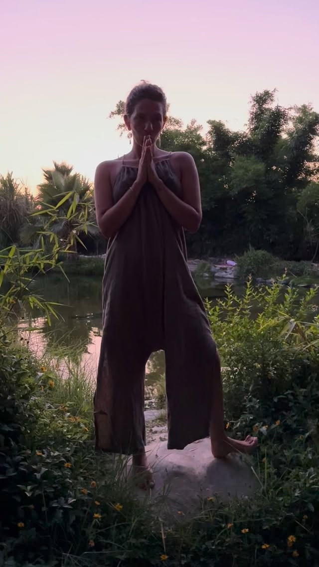 מרגישה את החום וקיץ שמתקרב? ☀️כל פעם שמתחיל להתחמם אני נזכרת בצילומים של בגדי הקיץ שלנו. תכלס הם מתאימים לכל העונות אבל מה שיפה בבדים של לוס שהם טבעיים, נושמים ונעימים על הגוף. #בוהו #אופנהאיטית #בוהושיק #אופנהבתקיימא #בוהוסטייל