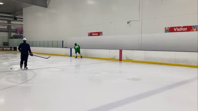 🧊Icebridge Hockey Private Session 🏒
✔️Building good habits
✔️Don’t throw the puck away