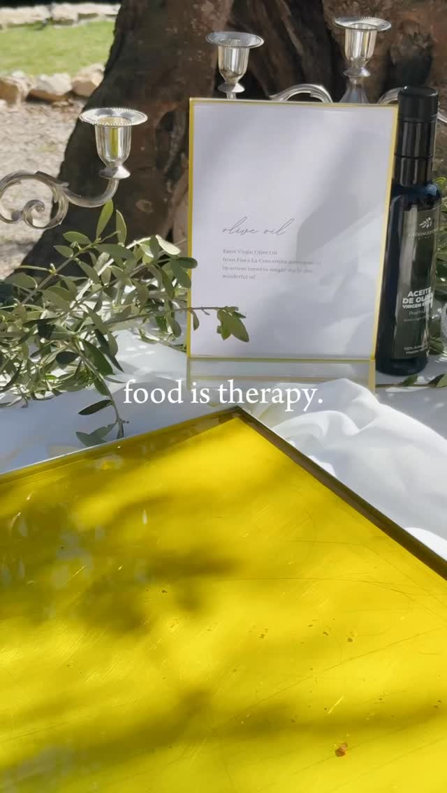 Our Premium Olive Oil Experience Corner is a must this wedding season.
We take pride in our olive oil, crafted from the olives grown in our own trees at @fincalaconcertista — our home, our venue, our essence.
Taste purity. Taste nature.
Because food is therapy.
•
Nuestro córner de Aceite de Oliva Premium es un must esta temporada de bodas.
Estamos orgullosos de nuestro aceite de oliva, elaborado con aceitunas de nuestros propios olivos en @fincalaconcertista — nuestro hogar, nuestro espacio, nuestra esencia.
Siente la pureza. Saborea la naturaleza.
Porque la comida es terapia.
#spainwedding #foodies #weddingfoods #destinationwedding #oliveoil