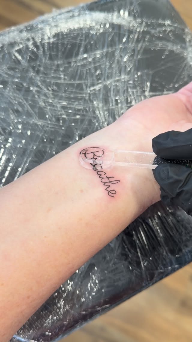 POV: Youβre a super busy mom that just needs a little reminder to #breathe
Also, youβre doing great and you need to know that! β€οΈ
β’
β’
#zionsvillemoms #zionsvilletattoo #tinytattoo #hollidayfarms