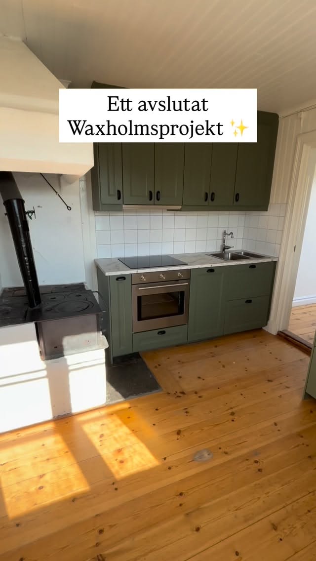 I Waxholm har vi haft glädjen att återigen få förtroendet att hjälpa en återkommande kund ⚓️
Ett nytt, härligt grönt kök har tagit plats i ett av komplementhusen – med fokus på både känsla och funktion 🌿
Samtidigt har vi utfört invändiga målningsarbeten samt utvändiga fasad- och syllarbeten för att stärka huset och skapa en hållbar lösning.
Att få skapa och utveckla hem i Vaxholm är något vi verkligen värdesätter 🤍
Planerar du att renovera i Vaxholm eller skärgården? Vi hjälper dig gärna 🤝
📞 08-541 350 71�📧 info@wolfbuilder.se
Vi bygger framtidens hem - från idé till färdigt resultat 🏠
Videos & bilder Wolfbuilder AB @ellagotbring