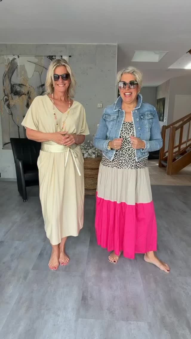 Heute gibt es für euch gleich zwei Outfits of the Day ✨☀️
Zwei wunderschöne Kleider, die man ganz vielseitig stylen und zu vielen Anlässen tragen kann – lässig im Alltag, schick zum Essen gehen oder perfekt für einen sonnigen Sommertag 💛
Wir finden beide Looks einfach wunderbar und denken, damit startet man stilvoll in einen sommerlichen, sonnigen Samstag 🌸
Was sagt ihr zu den Kleidern? Welches ist euer Favorit – Look 1 oder Look 2? Schreibt es uns in die Kommentare ✨
👉 Den Link zu unserem Onlineshop findet ihr in der Bio.
#fashionboxx #outfitoftheday #ootd #sommerkleid #kleiderliebe #summerstyle #damenmode #modeboutique #look1 #look2 #styleinspo #fashionliebe #samstagslook #sommeroutfit #newarrivals #shoppingtime #onlineshop #boutiquestyle #lookoftheday #instafashion