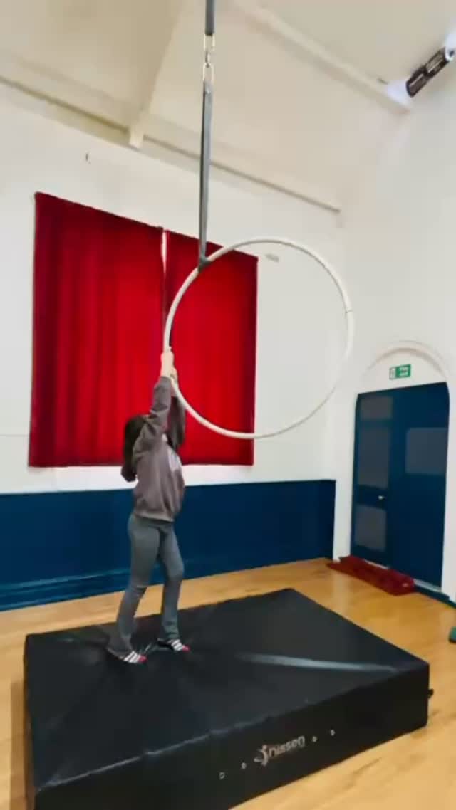 AERIAL HOOP FOR THE YOUTH. 🥳
Every Thursday 5pm we offer an aerial class specifically for teens and children where they can develop skills, free their minds and use their magic energy.
☀️We have an offer 50% OFF your first class with us.
Just comment below ‘CIRCUS’ and we will DM you the discount code.
💁♀️PLEASE KNOW THAT, participants require NO PREVIOUS AERIAL OR DANCE experience, we will start you from the foundations Up.
Opportunity to progress to performance level is abundant at Onyx, whilst staying grounded in the core foundations of alignment, mobility and clean transitions.
We hope to see you soon.
Much love,
Onyx 🖤
Much love to our amazing student Eliana and her Mama Amy in this video 🫶 @amyfernandez88
#circus #devon #aerial #aerialhoop