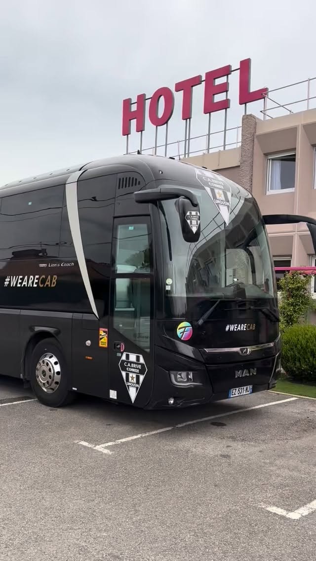 🔥 Accueil de haut niveau à l’Hôtel Karène 🔥
Cette saison, nous avons eu le plaisir de recevoir des équipes de rugby de Pro D2 comme Brive, Colomiers et Carcassonne 🏉
Ici, rien n’est laissé au hasard.
Chaque séjour est pensé sur mesure : respect du cahier des charges à la lettre, privatisation des espaces, organisation adaptée… tout est mis en place pour que les joueurs et le staff soient dans les meilleures conditions avant leur match.
Notre priorité ? Vous chouchouter, anticiper chaque besoin, et vous offrir un cadre calme, confortable et parfaitement adapté à la performance.
Vous vous concentrez sur l’essentiel.
Nous, on s’occupe de tout.
👉 Spécialistes de l’accueil de clubs sportifs professionnels, nous mettons notre savoir-faire au service de votre réussite.
#HotelKarene #RugbyPro #ProD2 #AccueilSurMesure #SportDeHautNiveau