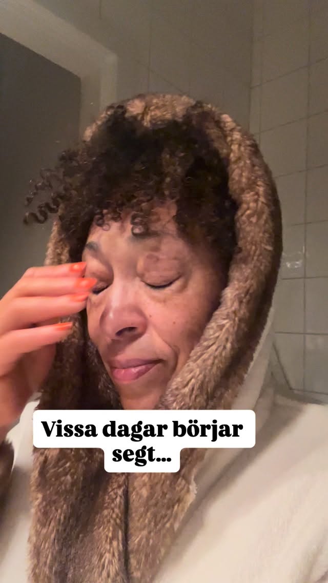 I onsdags var det dags för mitt sista möte med arbetsutskottet (KLYS ”styrelse”).
Nu har jag bara 2 möten kvar och sedan är mitt år som KLYS ordförande tillända - du milde så fort det gick!
Det har varit så roligt att arbeta med alla dessa smarta och dedikerade kvinnor som sitter i arbetsutskottet!
Lycka till med arbetet framöver och med nästkommande ordförande, är säker på att ni tillsamman kommer göra @klys59 till en ännu starkare organisation för medlemmarna!
Detta år och denna position har varit ett hedersuppdrag - Tack för förtroendet!
Länge leve konsten & kulturen! 🌸
