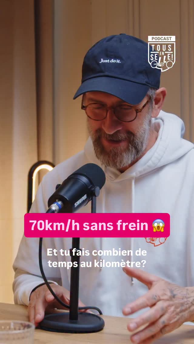 Imaginez : un anneau de bois, un pignon fixe, aucun frein et une vitesse qui dépasse les 70 km/h dans les virages. 🤯
Dans cet extrait, le champion Melvin Landerneau nous plonge au cœur du « tunnel ». Là où la force centrifuge vous écrase contre la piste et où l’adrénaline prend le dessus sur tout le reste.
Passer sous la barre de la minute au kilomètre (59 secondes pour Melvin !) n’est pas qu’une question de jambes, c’est une expérience sensorielle hors du commun.
Prêt à entrer dans la zone ? Écoutez l’épisode complet pour comprendre comment on devient l’un des hommes les plus rapides de la planète.
Episode soutenu par :
La Fédération française de cyclotourisme, FFVélo @ffvelo_officiel
#tousenselle #tousensellepodcast #cyclisme #festivaldefilms
