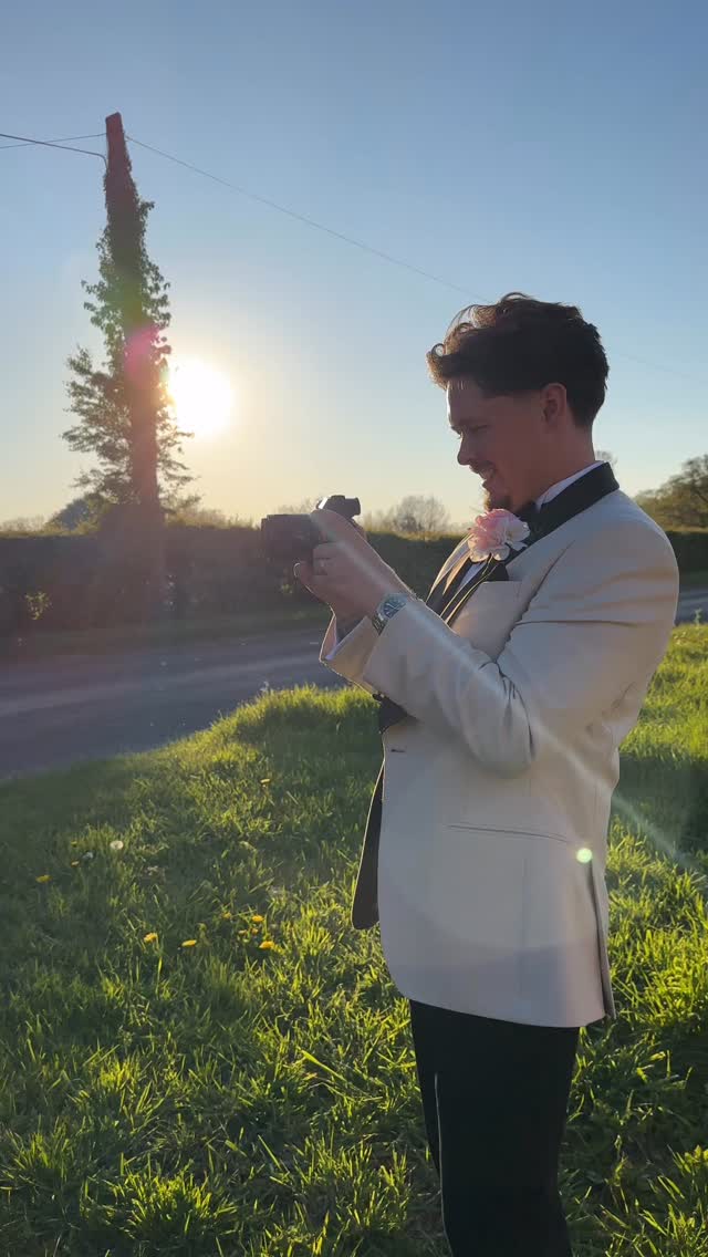when the groom can’t resist but film his wifeeyyy 🎥
@weddingsatthekedleston
photo @photos_by_michael
video @rosievideographer
singer @libbystanley
dj @dancefloordjs
illustrator @loladrawsweddings
decor @rentforyoureventderby
make up & hair @amazingrace________ & @sianrev_bridal
Cake @thebakehousederby
#derbyshirewedding #weddingvideographer #weddingfilm #weddingfair