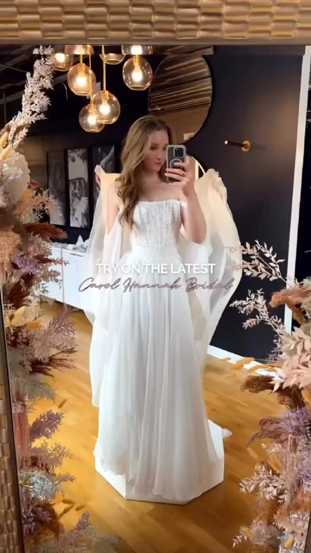 Sienna tries on the newest arrivals from @carolhannahbridal 💖
That’s all. 👠