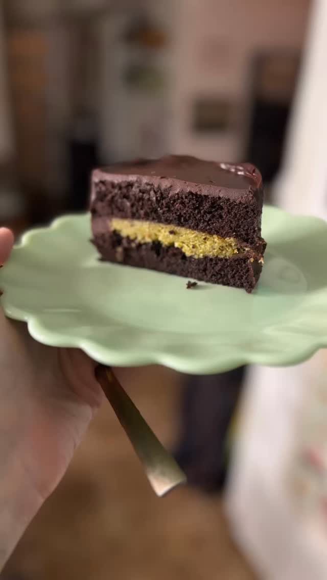 I’m at @piquetfence today from 10-2. Here is an enticing photo of a #maximini #dubaichocolate #cake in Santa Fe Texas off hwy 6 past the HEB