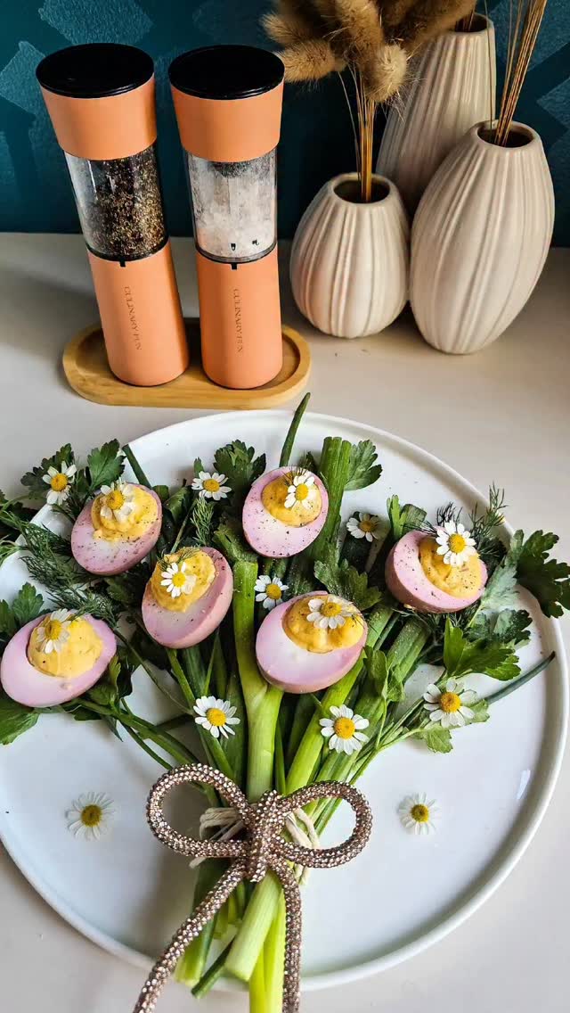 Give your mom the gift of beauty and ease in the kitchen this Mother’s Day. 🧡
@culinaryfun.official has the most beautiful gravity operated salt and pepper grinder available on @amazon
It not only looks gorgeous in my kitchen, it is so easy to use and its rechargeable so you don't have to mess with batteries. Unlike other grinders I've owned in the past, it grinds the salt and pepper evenly and super fine.
Make your mom breakfast in bed and surprise her with these beauties.
Breakfast idea...Pretty in Pink Deviled Egg Bouquet 💐
🥚 Boil your eggs and let it cool completely then carefully remove from shell.
🥚 Place your eggs in a jar and completely cover with beet juice.
🥚 Place in refrigerator for 2 hours.
🥚 Remove from juice and slice in half, removing Yolk carefully.
🥚 Use your favorite egg yolk filling recipe. I kept it simple with mayo, Dijon Mustard, paprika, relish salt & pepper.
What will you serve to your mom this year?
.
.
.
#CulinaryFun #saltandpepper #MothersDay #giftideas #crazychewygood