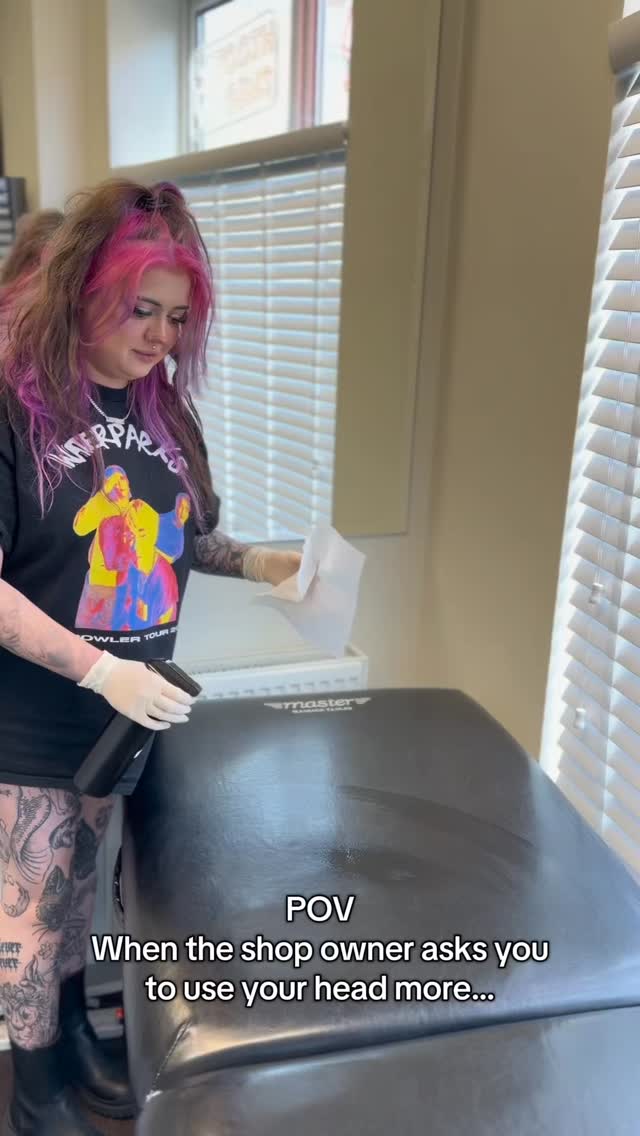 This is what he meant right 🤷♀️
#tattoostudio #londontattoo #workmemes #piercingstudio #kingstonuponthames