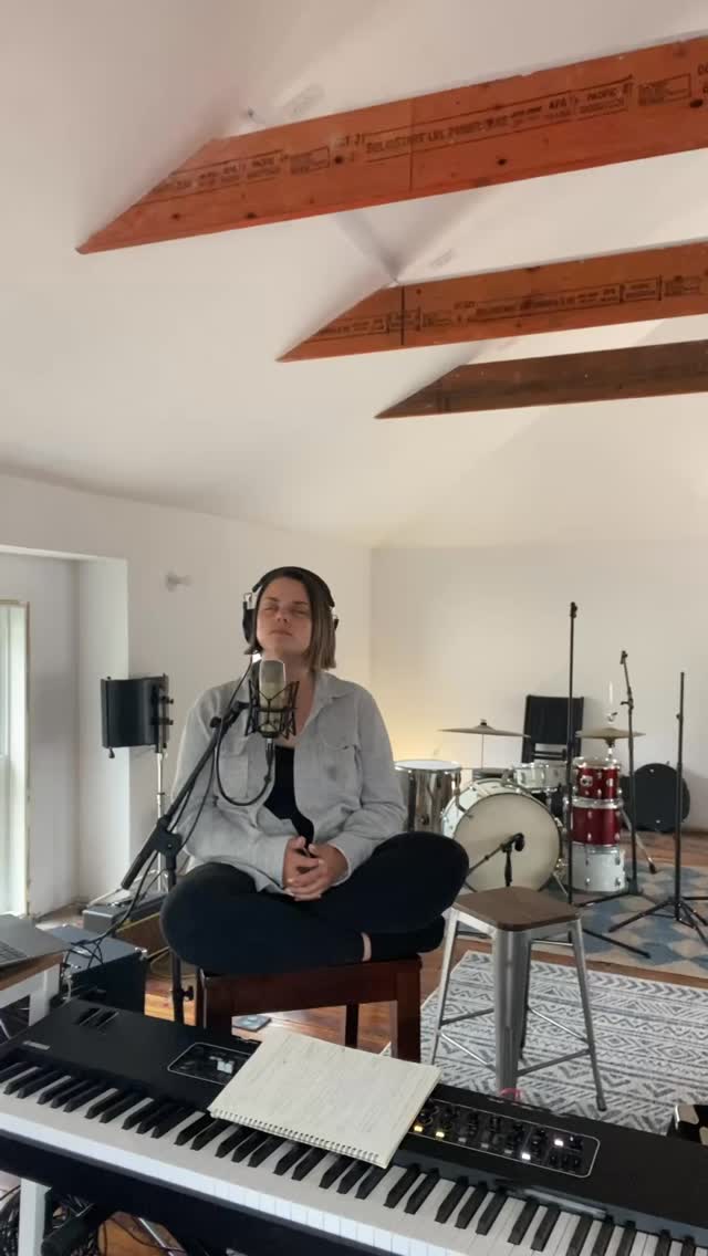 Lil’ something in the #LoonaticProductions studiooooo. @rajmaitra did his thing in here! The acoustics are 10/10. A+. 5 stars. Produced by me😎
The same ole self-sabotage, never-ask-for-help operation, and wondering why I’m still trapped— it won’t ever get me where I want to be, no matter how many times I try.
Stop setting your own traps and wondering why you keep getting stuck. Except, with BIG big compassion for yourself. 🩵😘
#loonaticproductions #original #songwriter #vocalist