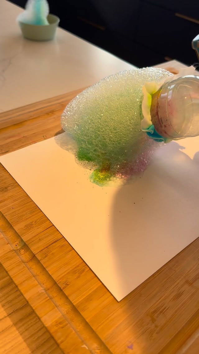 On dirait de la mousse… mais attends.
Quand un enfant s’ennuie, tout s’enchaîne vite :
agitation, fatigue… et plus aucune idée.
Et c’est là que tout devient compliqué.
Alors qu’avec les bonnes activités enfant, tu peux capter son attention naturellement :
✨ concentration
✨ autonomie
✨ moment calme à la maison
C’est exactement ce que je partage dans ma méthode zéro écran :
Des idées d’activités DIY, jeux sensoriels, simples, à faire chez soi sans charge mentale.
👉 www.child-home.com
#activiteenfant #methodezeroecran #jeuxsensoriel #parentepuise #ideeenfant