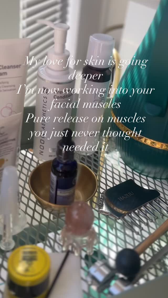 The beauty industry won’t like me saying this , the muscles inside your face are aging you .
Buccal massage releases slowly, with purpose and intention
If you’re ready to feel unclenched, freer , lighter, at ease and not like your holding the entire world in your shoulders you need to book in for my Buccal facial.
DM for more info
Anna ❤️
#buccalmassage #bedfordshire #leightonbuzzard #facemassage #tmj