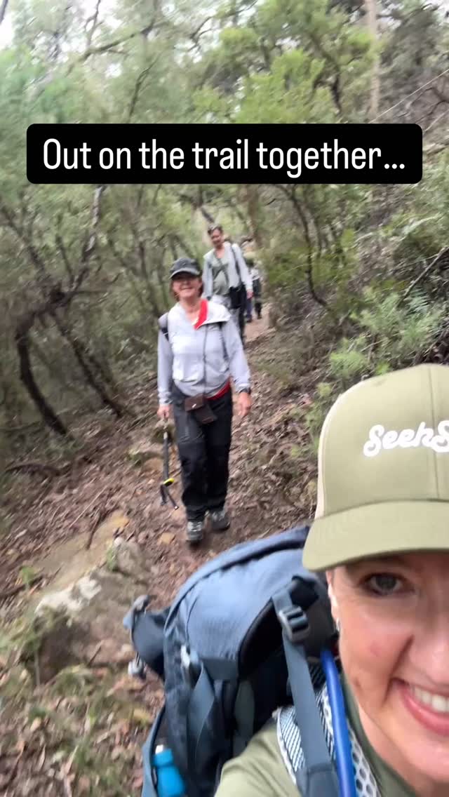 A fun Sunday morn exploring along the Red Hands Cave track in the Blue Mountains: slow steps, good company & an easy kind of rhythm that happens when you’re just walkin’ and talkin’ through the bush.
Some climbed with poles, some without, all at their own pace. It’s not about doing it a certain way, just finding your way through it.