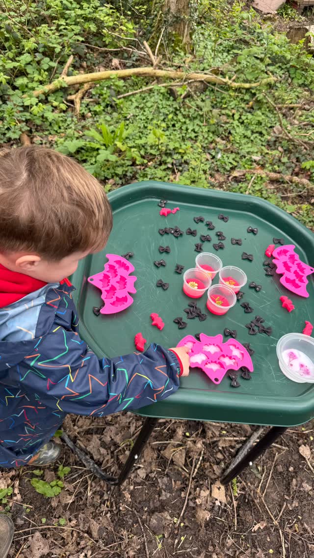 It’s not too late to book on to our bat themed sessions 🦇
Tomorrow 9.30-11am and Saturday 10-11.30
Hope to see you and your little Nature Bugs there! 🐞