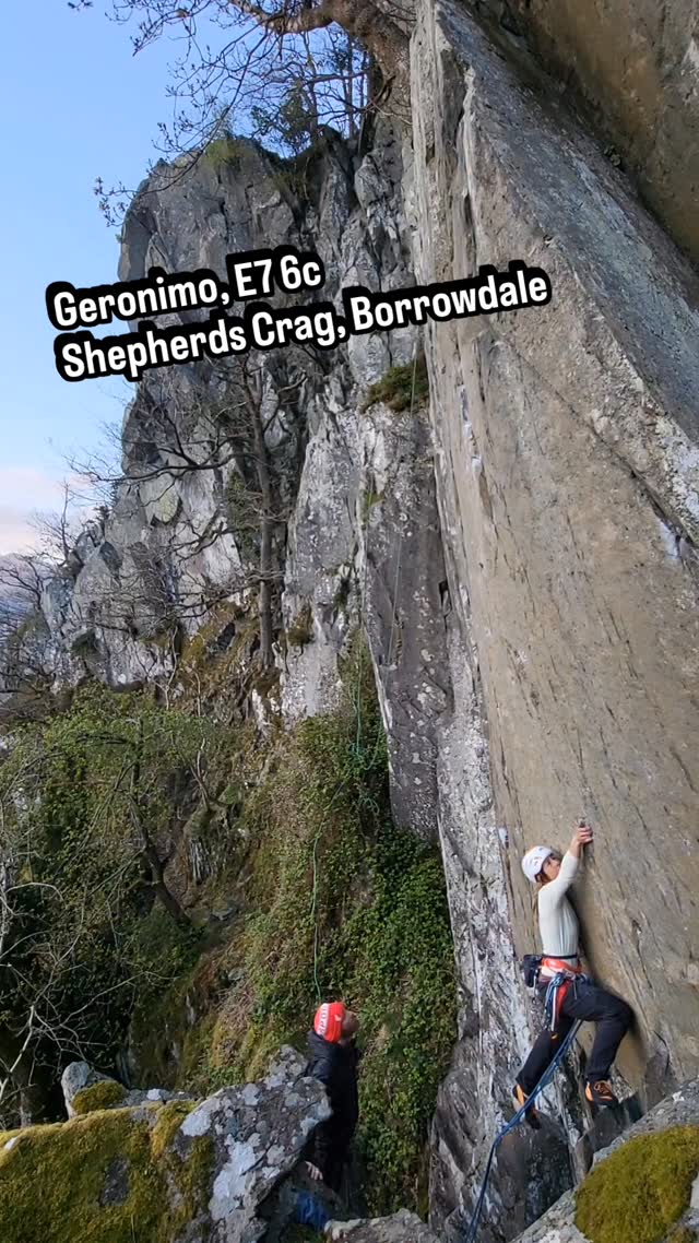 Spring so far has been about snatching short, quickdrying routes in between the showers....and generally wearing all the layers 😅
I managed to lead Geronimo E7 6c, a really nice wall climb tucked away at Shepherds. Good gear, but those first pieces are hard to place!
@c.coldwellstorry climbed the very steep (and definitely undergraded) Exclamation E6 6b.
Can't wait for the weather to improve...looks like we're due some high pressure this week though! 🌞🌄
@petzl_official
@ami_professionals