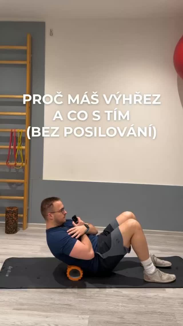 Výhřez ploténky ≠ slabá záda
Bolest často nevzniká proto, že bys byl „slabý“, ale proto, že je v meziobratlovém prostoru zvýšený tlak.
Ten pak dráždí okolní struktury a nervy.
👉🏽 Nejde jen o sílu
👉🏽 Jde o práci s tlakem, dechem a nastavením těla
Posilovat záda nestačí, pokud neřešíš, jak se hýbeš a jak tvoje tělo zvládá zátěž.
Tvoje tělo nepotřebuje jen víc síly. Potřebuje lepší strategii.
#brotasfitness #bolestzad #vyhrezplotenky #silovytrenink #bolest