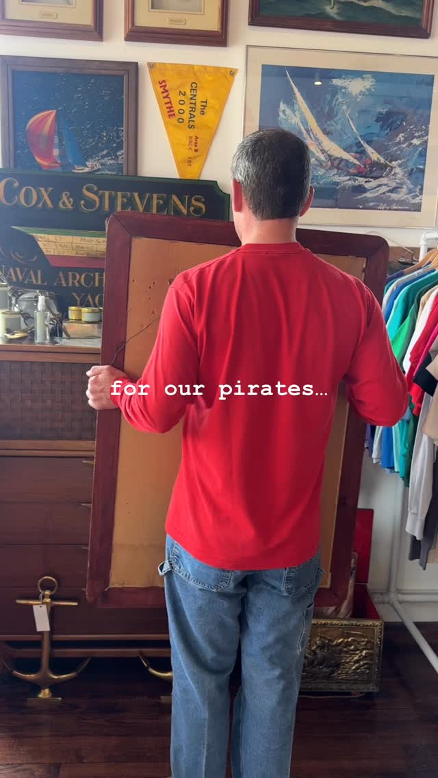 Argh 🏴☠️ A vintage bar mirror fit for a pirate. Would look awesome in a home bar! Who needs it?