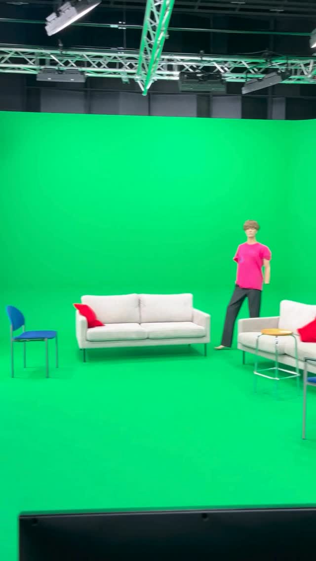 Virtuaalistudiossa suunnitellaan uutta tuotantoa. Tarpeellisiin työvälineisiin kuuluu myös LIMEn ilmeikäs luottomalli. #mediakeskuslime #virtualstudio #esituotannossa